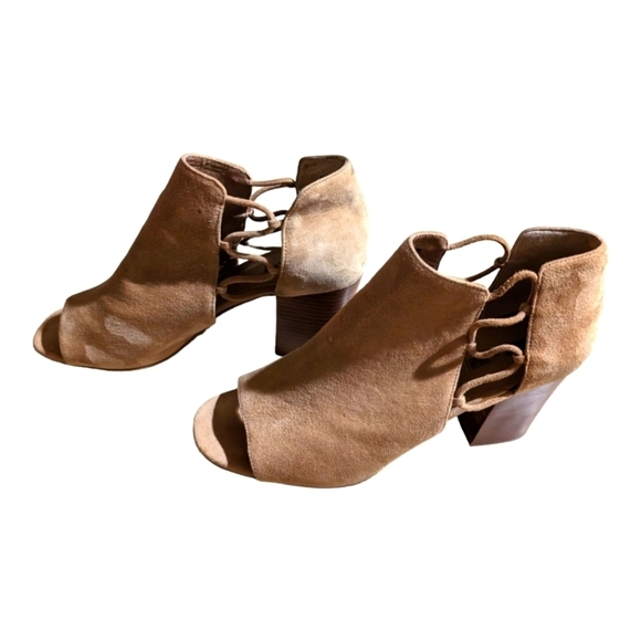 𝅺Tahari Post Tan Suede Peep Toe Booties Size 9.5 GUC - Picture 1 of 7